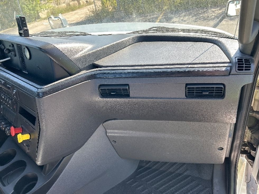 Day Cab Tractor-Heavy Duty Tractors-International-2018-LT625-East Chicago-IN-436,196\n\t\tmiles-$ 30,000 - Image 13