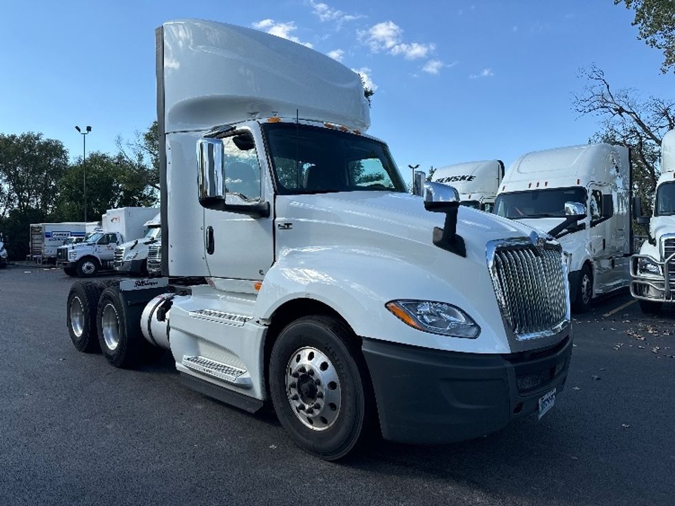 2018 International LT625 Day Cab Tractor