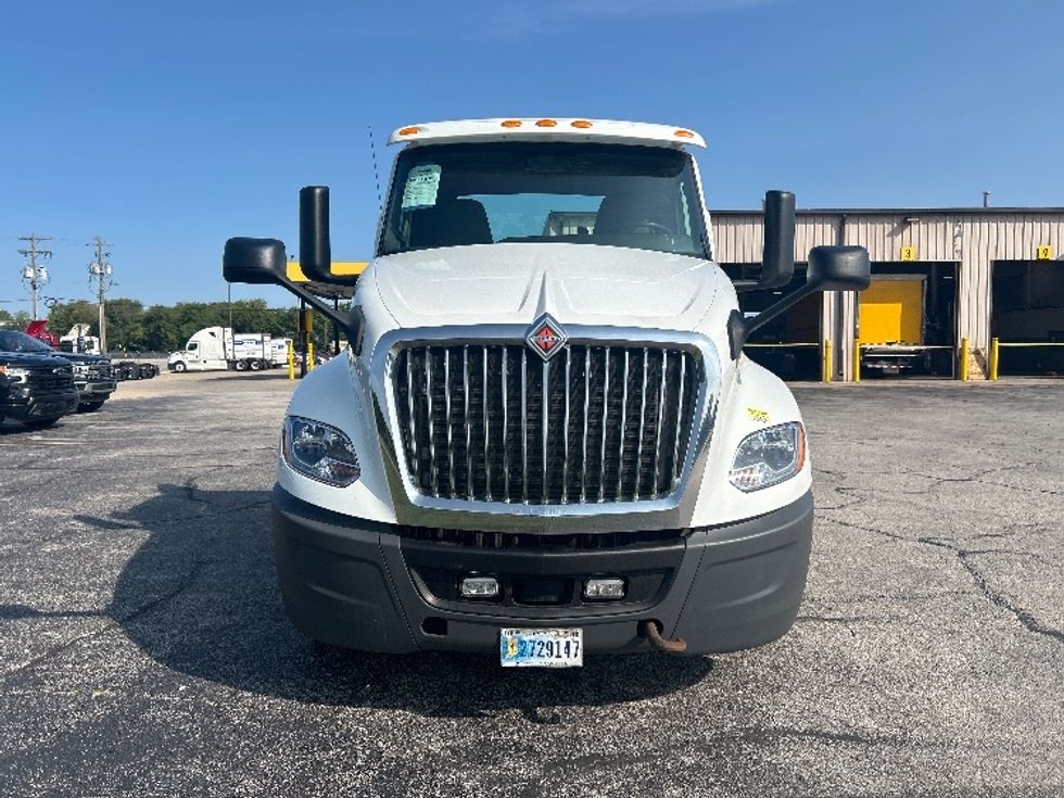Day Cab Tractor-Heavy Duty Tractors-International-2018-LT625-Elkhart-IN-344,446\n\t\tmiles-$ 25,250 - Image 2