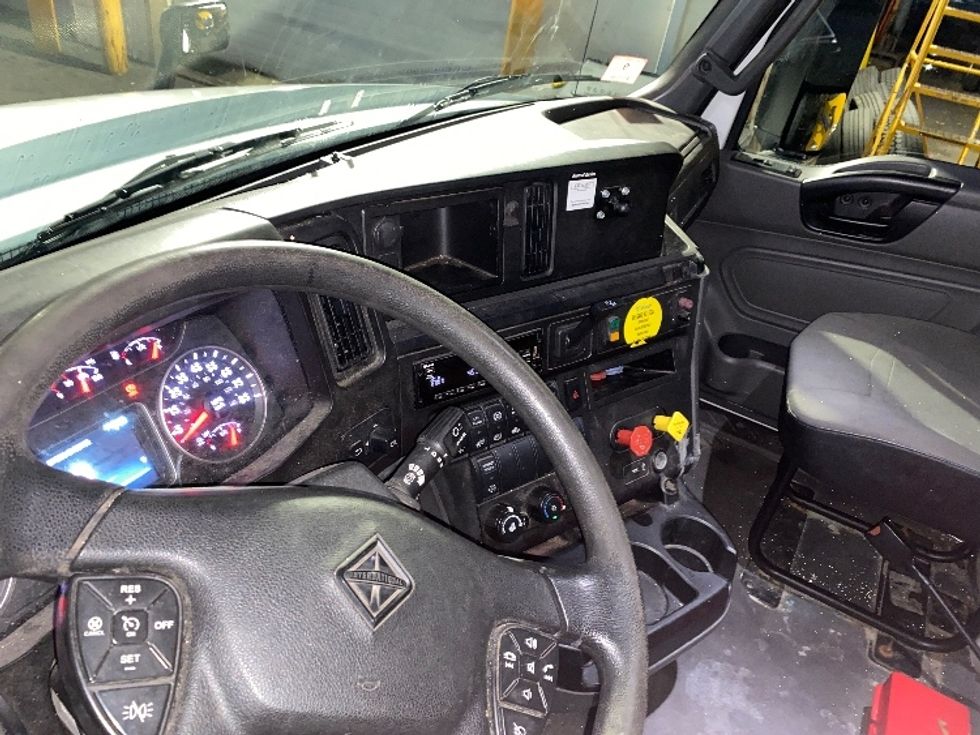 Day Cab Tractor-Heavy Duty Tractors-International-2018-LT625-Fitchburg-MA-328,501\n\t\tmiles-$ 24,000 - Image 10