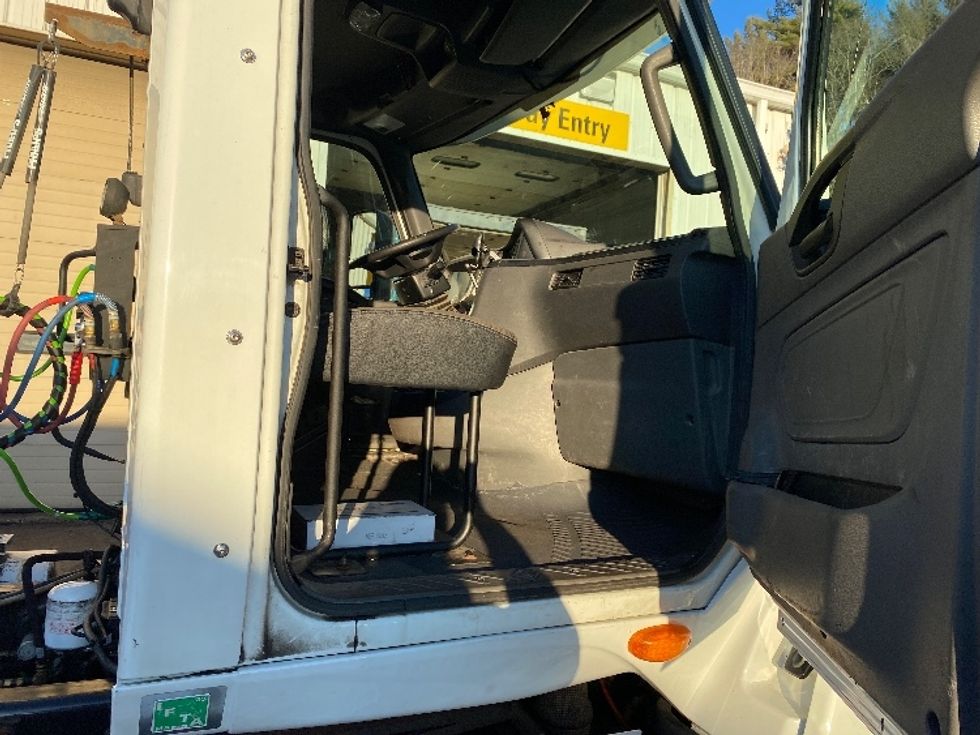 Day Cab Tractor-Heavy Duty Tractors-International-2018-LT625-Fitchburg-MA-328,501\n\t\tmiles-$ 24,000 - Image 12