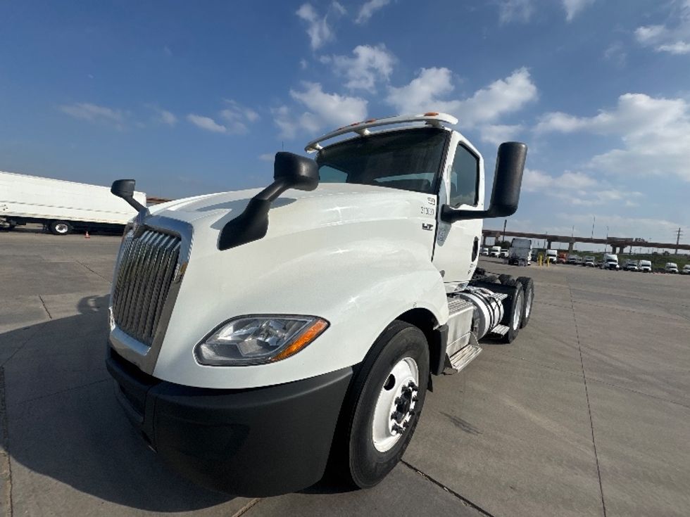 Day Cab Tractor-Heavy Duty Tractors-International-2018-LT625-Fort Worth-TX-342,112\n\t\tmiles-$ 28,250 - Image 3