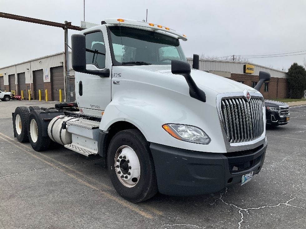Day Cab Tractor-Heavy Duty Tractors-International-2018-LT625-Fredonia-NY-395,455\n\t\tmiles-$ 24,250 - Image 1