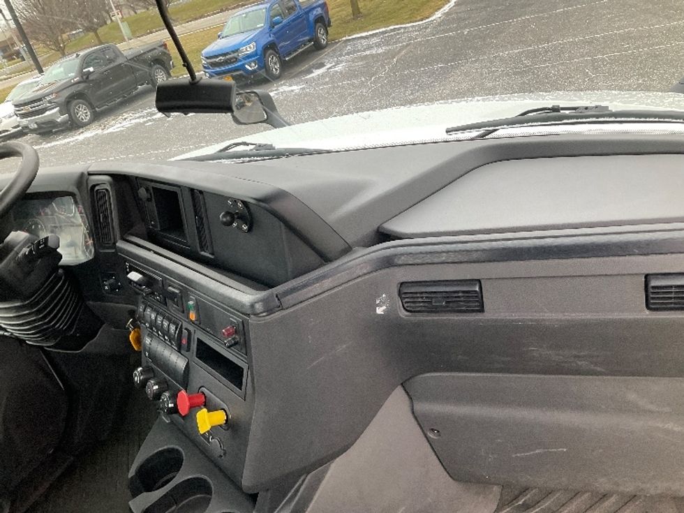 Day Cab Tractor-Heavy Duty Tractors-International-2018-LT625-Fredonia-NY-395,455\n\t\tmiles-$ 24,250 - Image 13