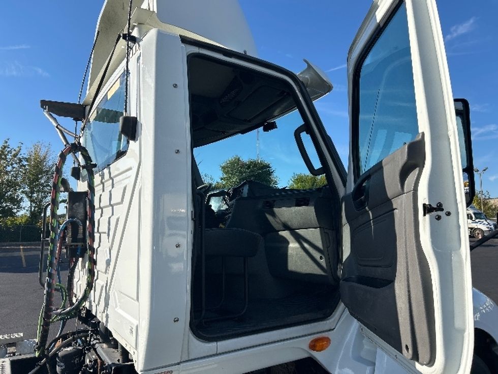 Day Cab Tractor-Heavy Duty Tractors-International-2018-LT625-Gahanna-OH-240,026\n\t\tmiles-$ 21,500 - Image 12