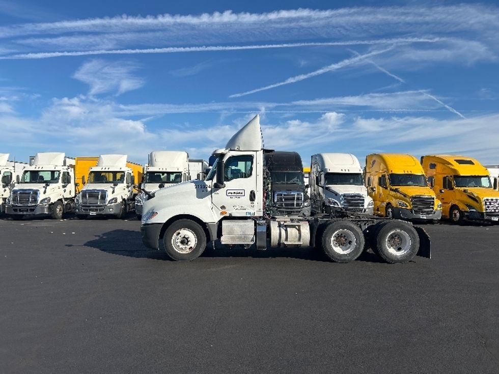 Day Cab Tractor-Heavy Duty Tractors-International-2018-LT625-Gahanna-OH-240,026\n\t\tmiles-$ 21,500 - Image 4