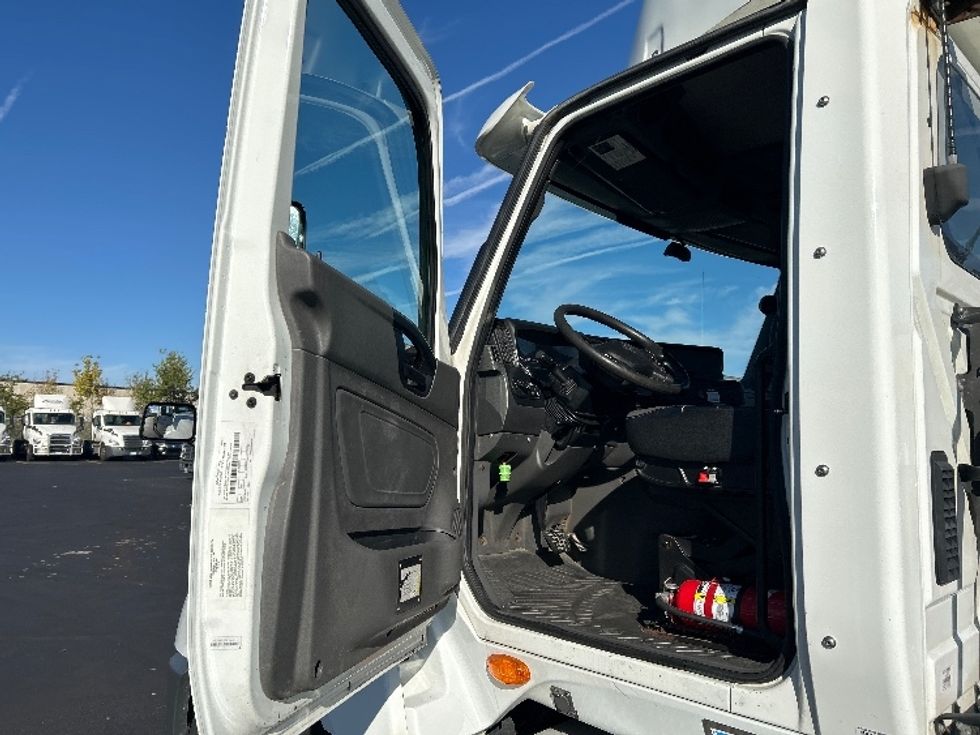 Day Cab Tractor-Heavy Duty Tractors-International-2018-LT625-Gahanna-OH-240,026\n\t\tmiles-$ 21,500 - Image 9