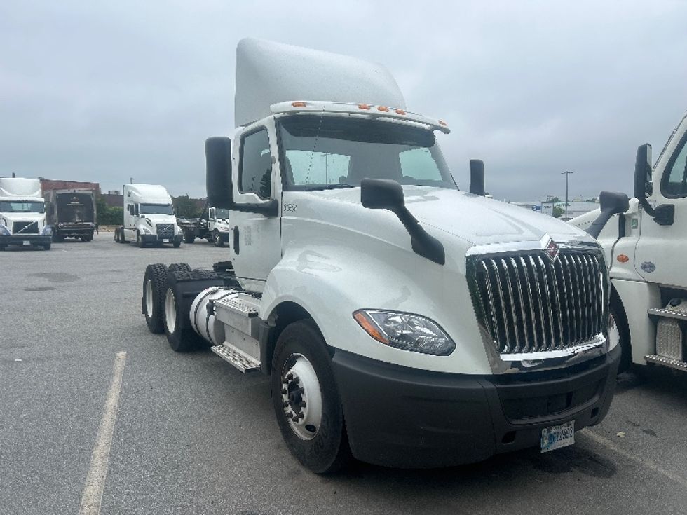 Day Cab Tractor-Heavy Duty Tractors-International-2018-LT625-Greensboro-NC-499,274\n\t\tmiles-$ 9,500 - Image 1