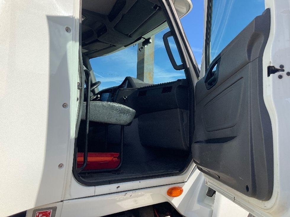 Day Cab Tractor-Heavy Duty Tractors-International-2018-LT625-Gulfport-MS-387,951\n\t\tmiles-$ 28,250 - Image 8