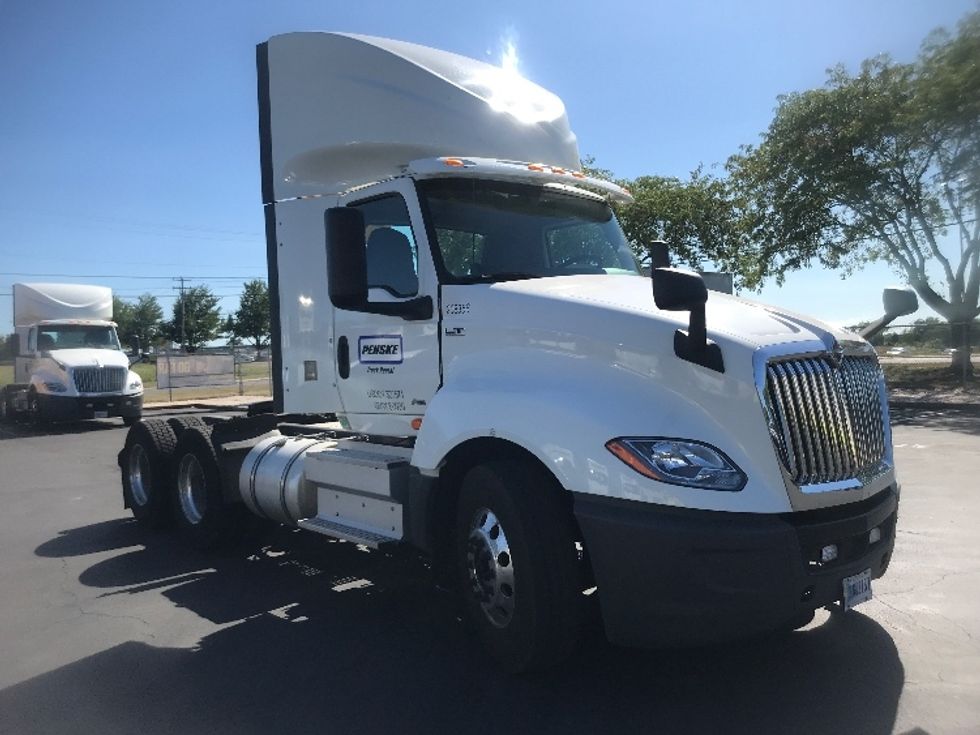 Day Cab Tractor-Heavy Duty Tractors-International-2018-LT625-Harrisburg-PA-425,776\n\t\tmiles-$ 24,250 - Image 1