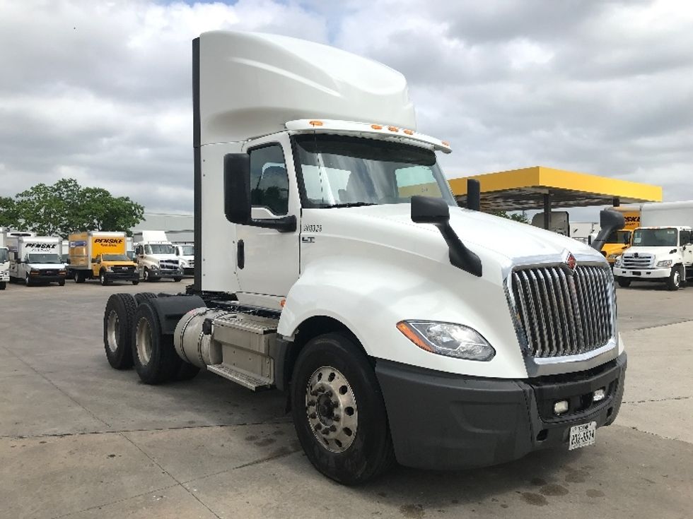 Day Cab Tractor-Heavy Duty Tractors-International-2018-LT625-Houston-TX-325,845\n\t\tmiles-$ 30,750 - Image 1
