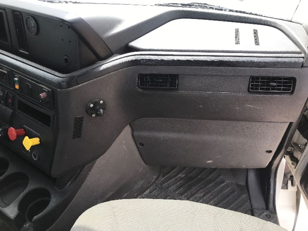 Day Cab Tractor-Heavy Duty Tractors-International-2018-LT625-Houston-TX-325,845\n\t\tmiles-$ 30,750 - Image 13