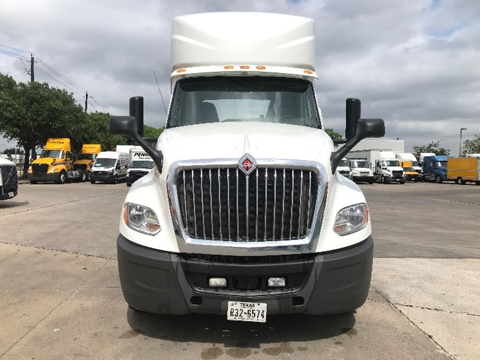 Day Cab Tractor-Heavy Duty Tractors-International-2018-LT625-Houston-TX-325,845\n\t\tmiles-$ 30,750 - Image 2