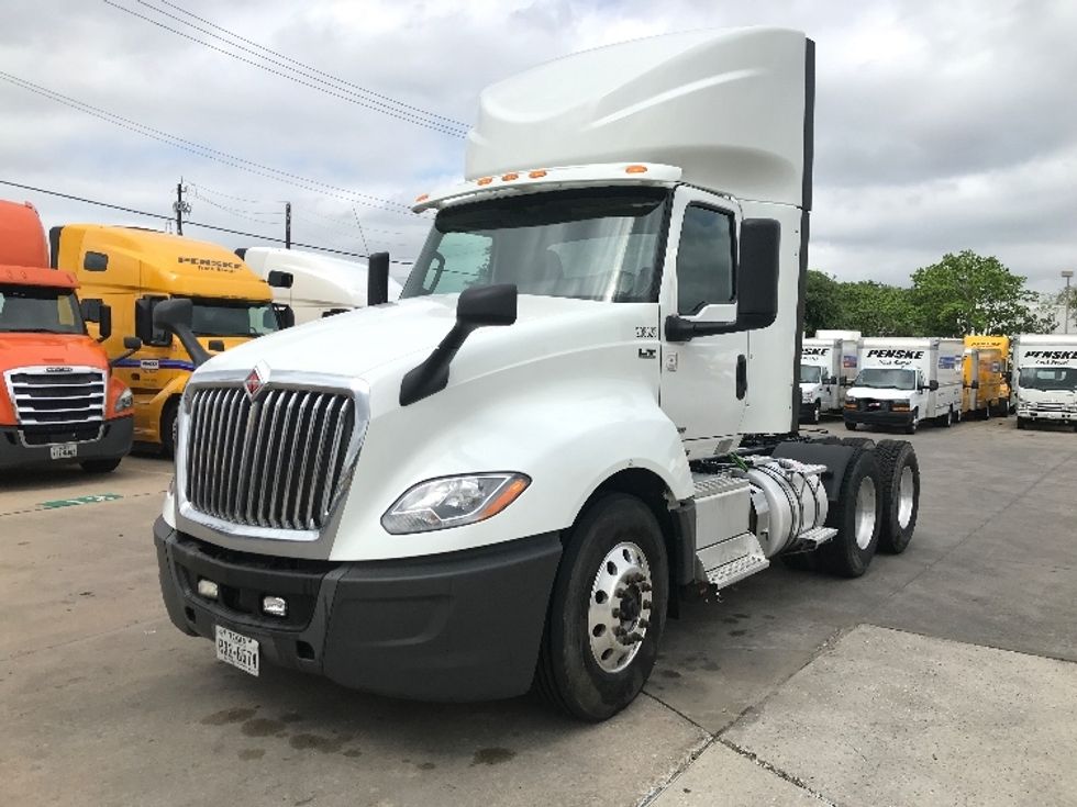 Day Cab Tractor-Heavy Duty Tractors-International-2018-LT625-Houston-TX-325,845\n\t\tmiles-$ 30,750 - Image 3
