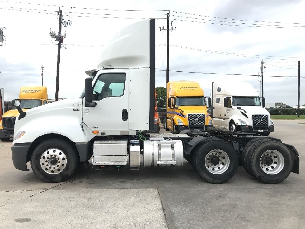 Day Cab Tractor-Heavy Duty Tractors-International-2018-LT625-Houston-TX-325,845\n\t\tmiles-$ 30,750 - Image 4