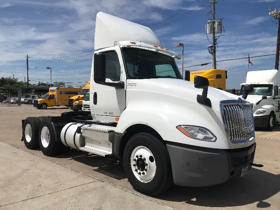Day Cab Tractor-Heavy Duty Tractors-International-2018-LT625-Houston-TX-382,219\n\t\tmiles-$ 25,750 - Image 1