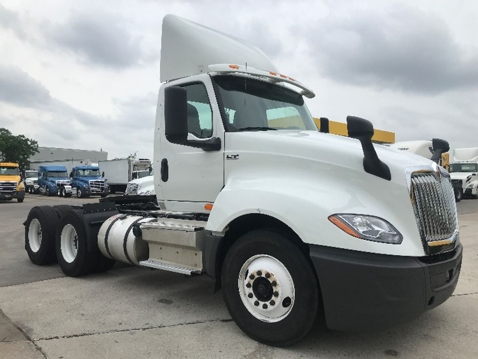 Day Cab Tractor-Heavy Duty Tractors-International-2018-LT625-Houston-TX-390,130\n\t\tmiles-$ 24,000 - Image 1
