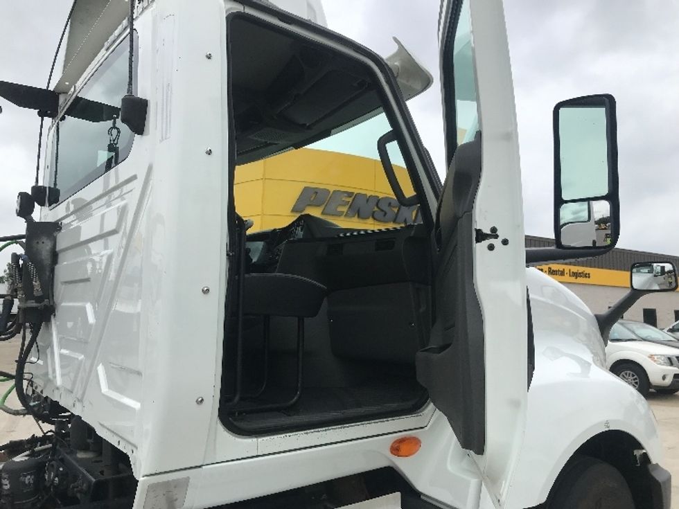 2018 International LT625 LT photo 12