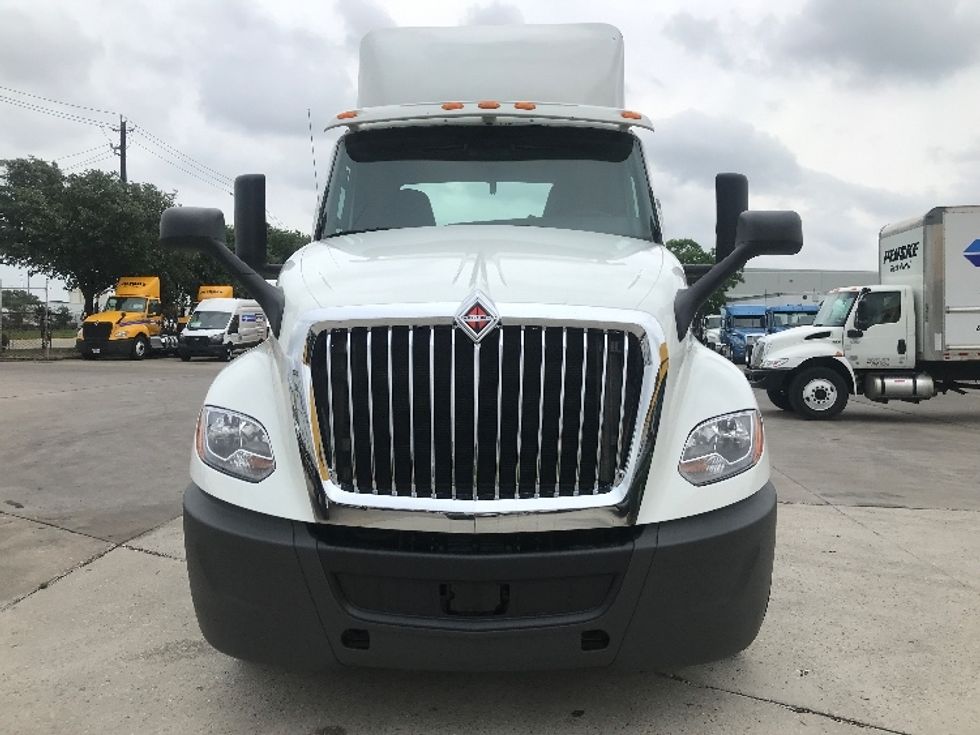 2018 International LT625 LT photo 2