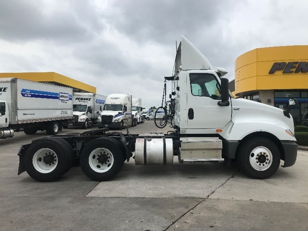 2018 International LT625 LT photo 8