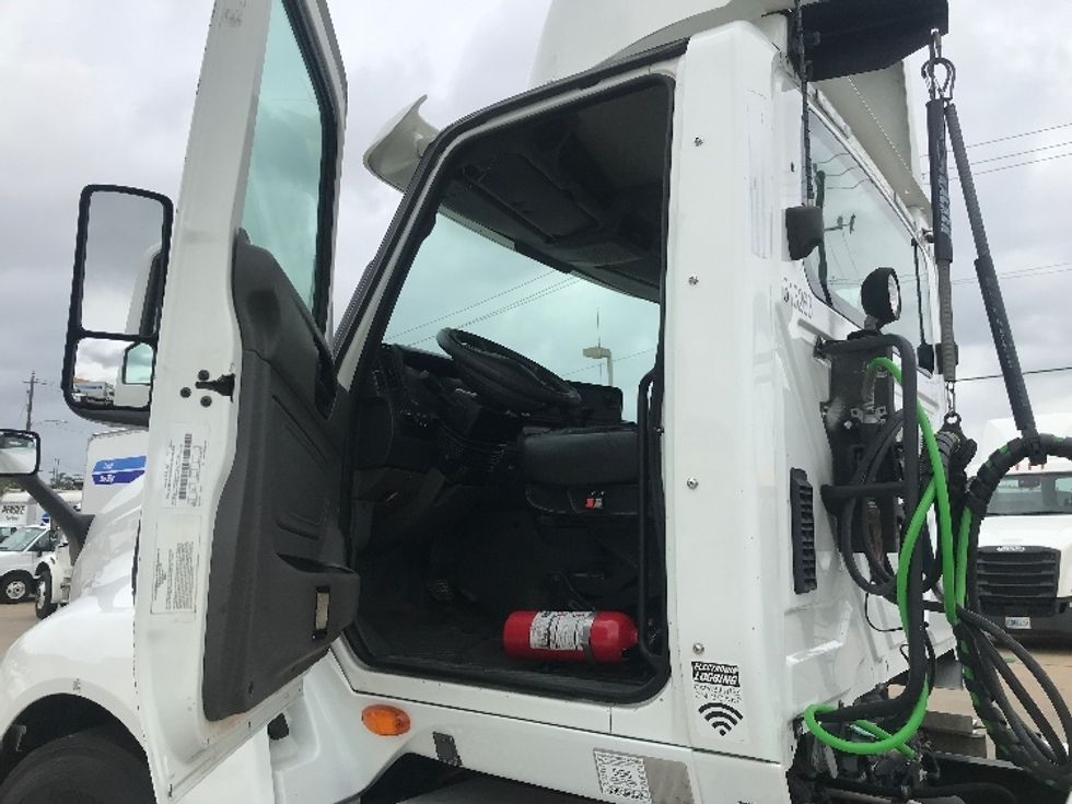 2018 International LT625 LT photo 9
