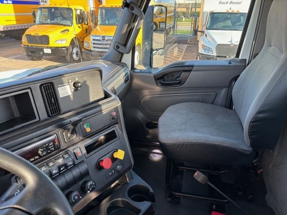 Day Cab Tractor-Heavy Duty Tractors-International-2018-LT625-Houston-TX-483,687\n\t\tmiles-$ 23,500 - Image 10