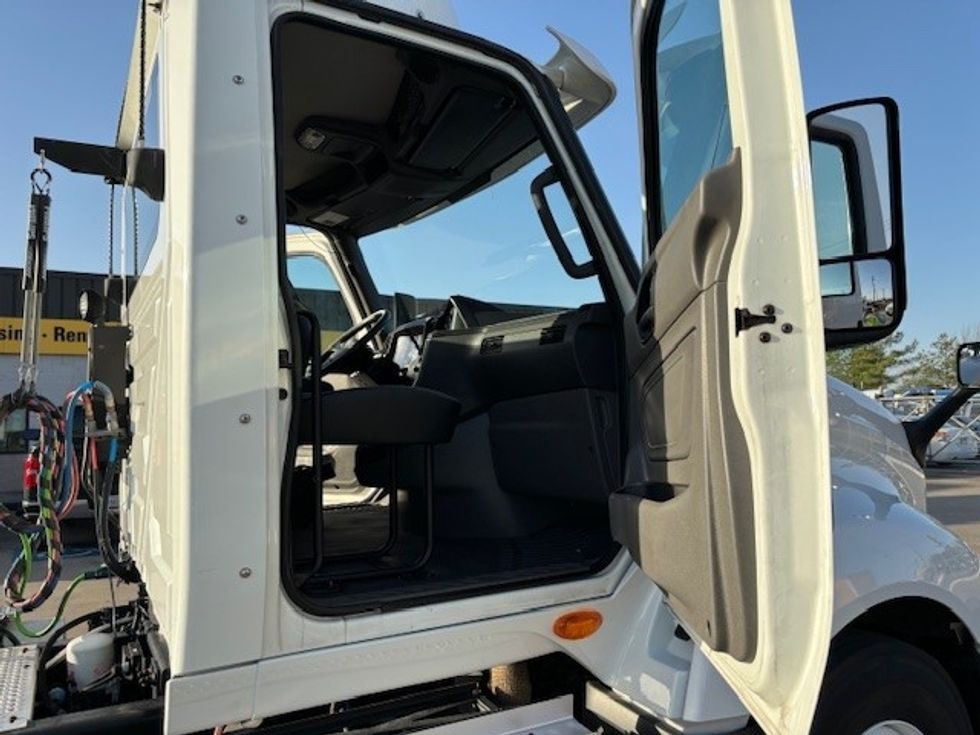 Day Cab Tractor-Heavy Duty Tractors-International-2018-LT625-Houston-TX-483,687\n\t\tmiles-$ 23,500 - Image 12