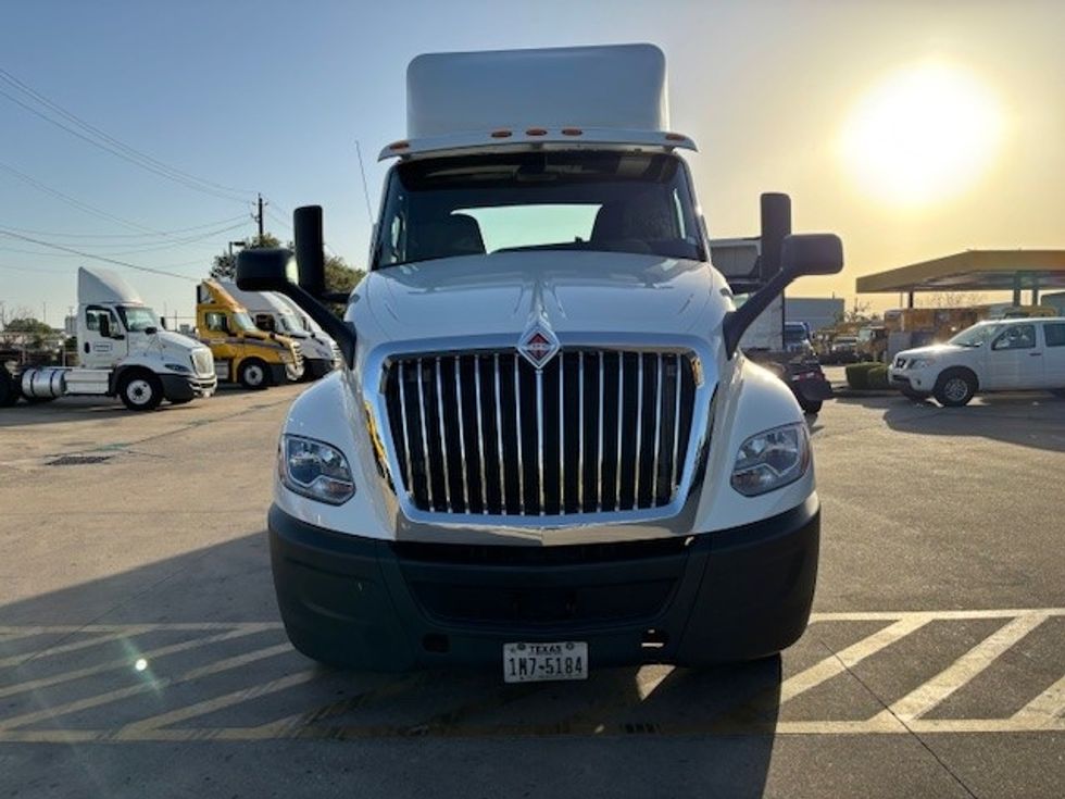 Day Cab Tractor-Heavy Duty Tractors-International-2018-LT625-Houston-TX-483,687\n\t\tmiles-$ 23,500 - Image 2