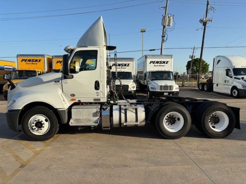 Day Cab Tractor-Heavy Duty Tractors-International-2018-LT625-Houston-TX-483,687\n\t\tmiles-$ 23,500 - Image 4