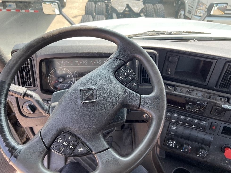 Day Cab Tractor-Heavy Duty Tractors-International-2018-LT625-Indianapolis-IN-387,657\n\t\tmiles-$ 26,000 - Image 11