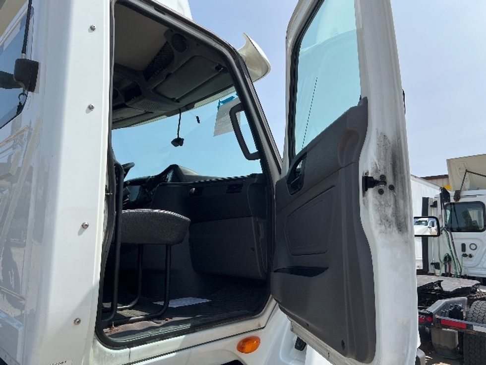Day Cab Tractor-Heavy Duty Tractors-International-2018-LT625-Indianapolis-IN-387,657\n\t\tmiles-$ 26,000 - Image 12