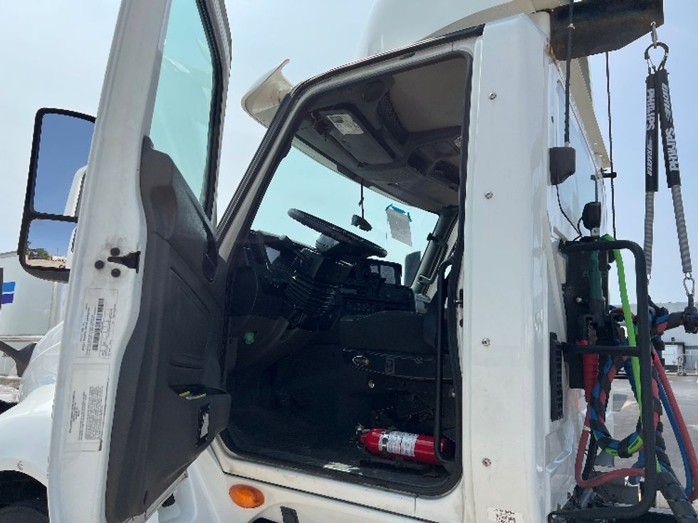 Day Cab Tractor-Heavy Duty Tractors-International-2018-LT625-Indianapolis-IN-387,657\n\t\tmiles-$ 26,000 - Image 9