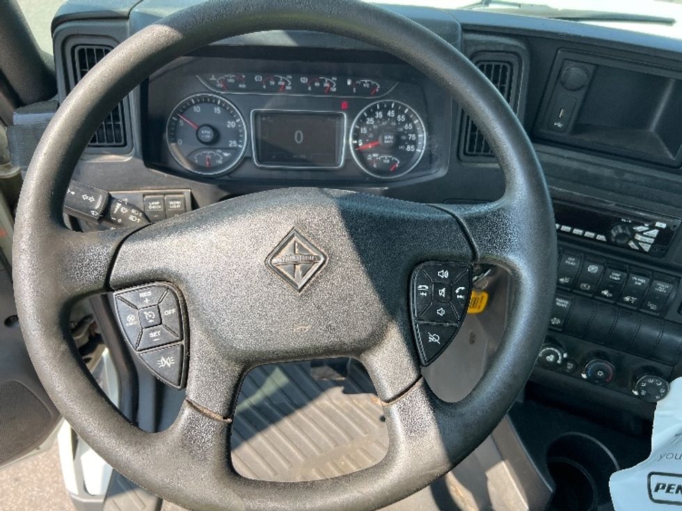 Day Cab Tractor-Heavy Duty Tractors-International-2018-LT625-Kalamazoo-MI-356,549\n\t\tmiles-$ 22,500 - Image 11
