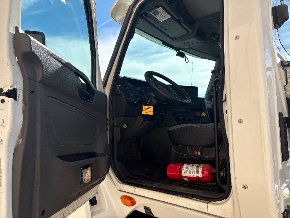 Day Cab Tractor-Heavy Duty Tractors-International-2018-LT625-Kalamazoo-MI-356,549\n\t\tmiles-$ 22,500 - Image 9