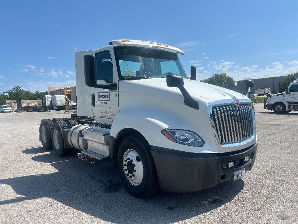 Day Cab Tractor-Heavy Duty Tractors-International-2018-LT625-Kansas City-MO-491,220\n\t\tmiles-$ 23,000 - Image 1