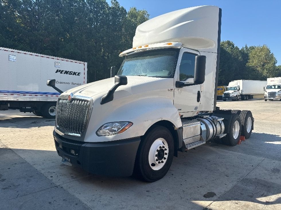 Day Cab Tractor-Heavy Duty Tractors-International-2018-LT625-Kennesaw-GA-308,640\n\t\tmiles-$ 31,500 - Image 3