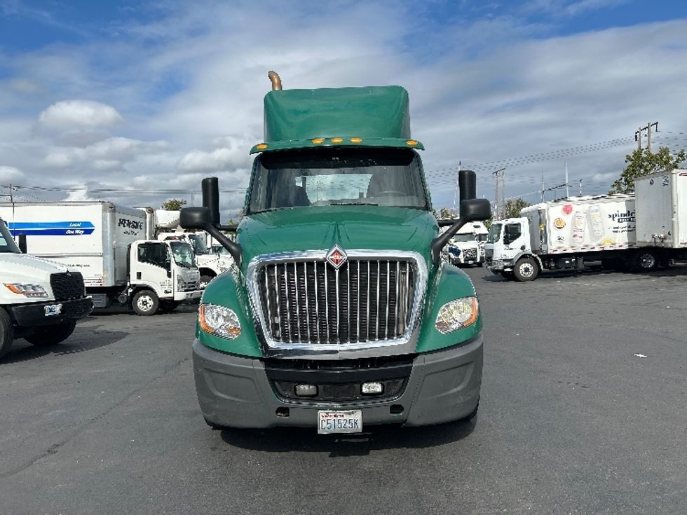 Day Cab Tractor-Heavy Duty Tractors-International-2018-LT625-Kent-WA-229,346\n\t\tmiles-$ 32,750 - Image 2