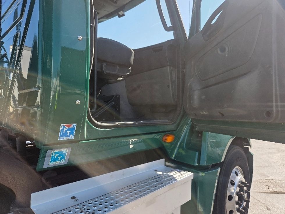 Day Cab Tractor-Heavy Duty Tractors-International-2018-LT625-Kent-WA-422,767\n\t\tmiles-$ 29,500 - Image 12