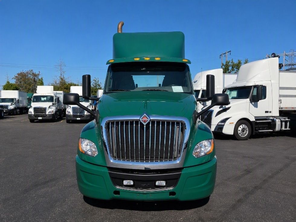 Day Cab Tractor-Heavy Duty Tractors-International-2018-LT625-Kent-WA-422,767\n\t\tmiles-$ 29,500 - Image 2