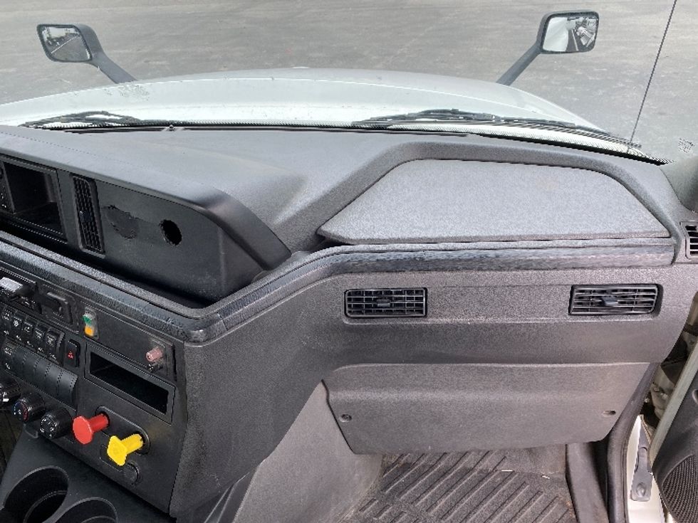 Day Cab Tractor-Heavy Duty Tractors-International-2018-LT625-Ladson-SC-390,134\n\t\tmiles-$ 27,000 - Image 13