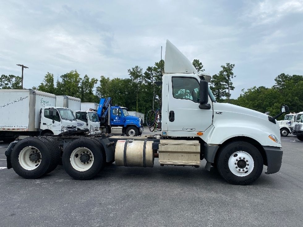Day Cab Tractor-Heavy Duty Tractors-International-2018-LT625-Ladson-SC-390,134\n\t\tmiles-$ 27,000 - Image 8