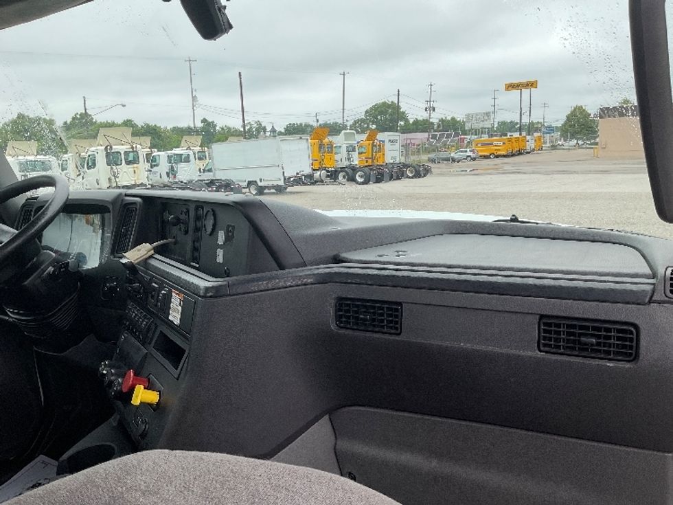 Day Cab Tractor-Heavy Duty Tractors-International-2018-LT625-Lansing-MI-450,054\n\t\tmiles-$ 30,000 - Image 13