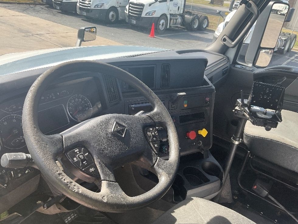 2018 International LT625 LT photo 10
