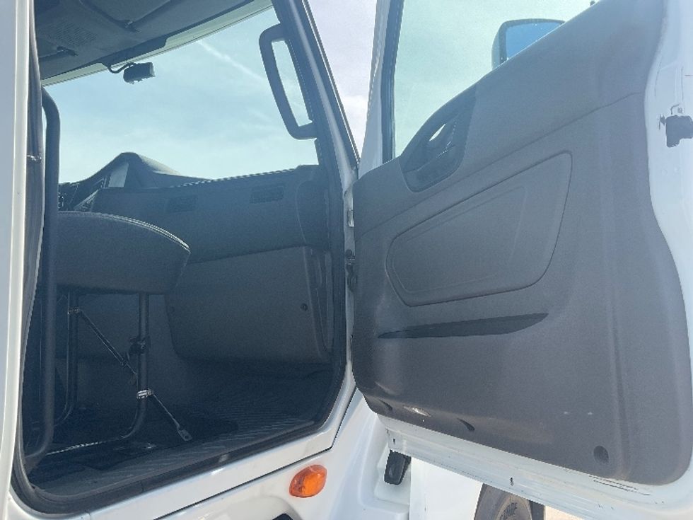 2018 International LT625 LT photo 12
