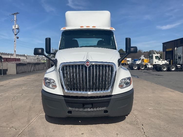2018 International LT625 LT photo 2