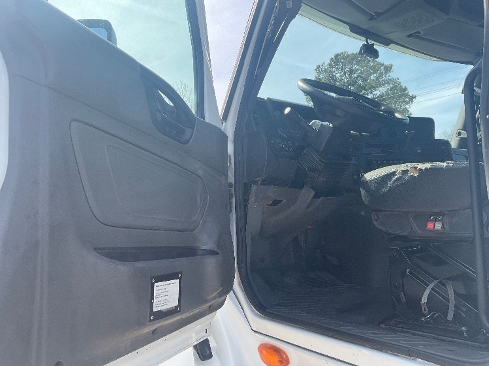 2018 International LT625 LT photo 9