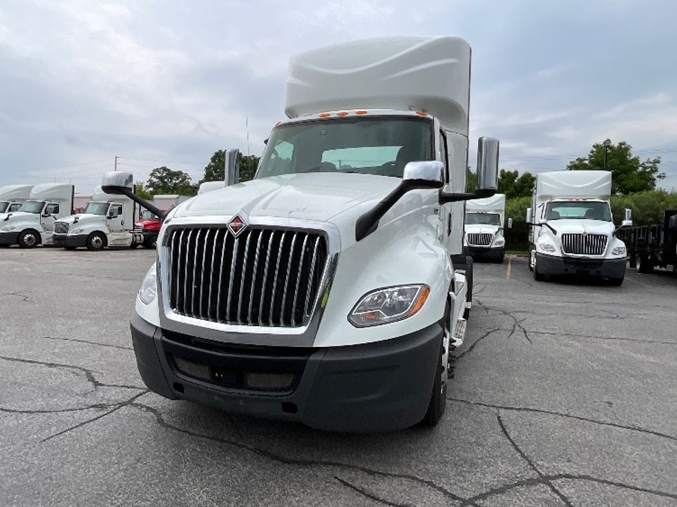 Day Cab Tractor-Heavy Duty Tractors-International-2018-LT625-London-ON-739,632\n\t\tkm-$ 34,000 - Image 1