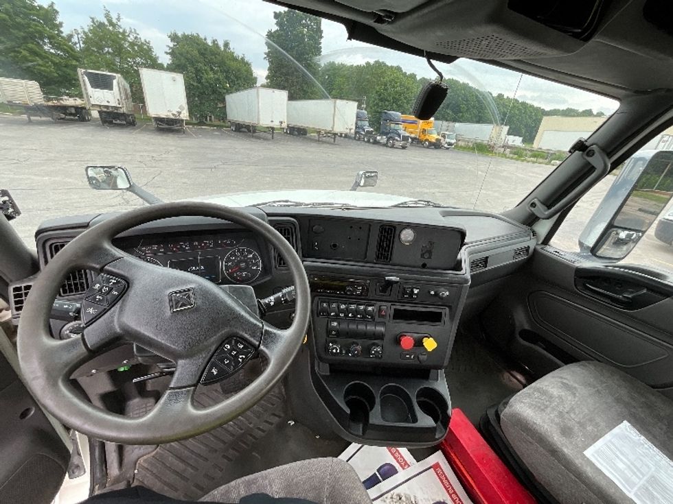 Day Cab Tractor-Heavy Duty Tractors-International-2018-LT625-London-ON-739,632\n\t\tkm-$ 34,000 - Image 10
