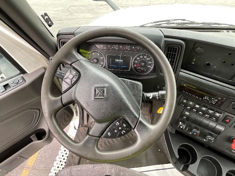 Day Cab Tractor-Heavy Duty Tractors-International-2018-LT625-London-ON-739,632\n\t\tkm-$ 34,000 - Image 11