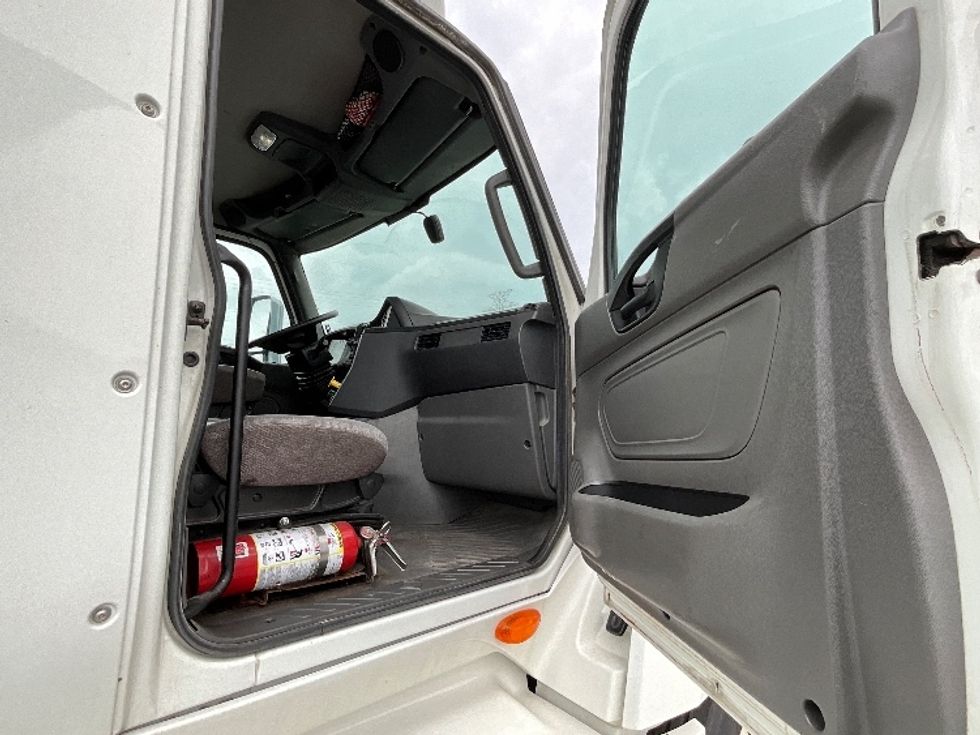 Day Cab Tractor-Heavy Duty Tractors-International-2018-LT625-London-ON-739,632\n\t\tkm-$ 34,000 - Image 12